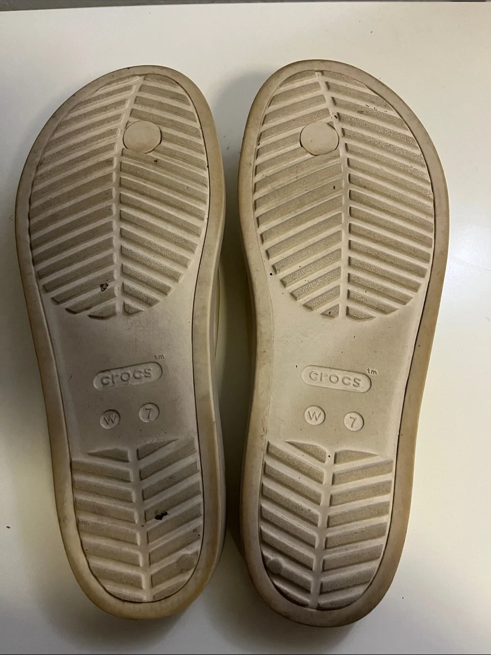CROCS lightweight flip